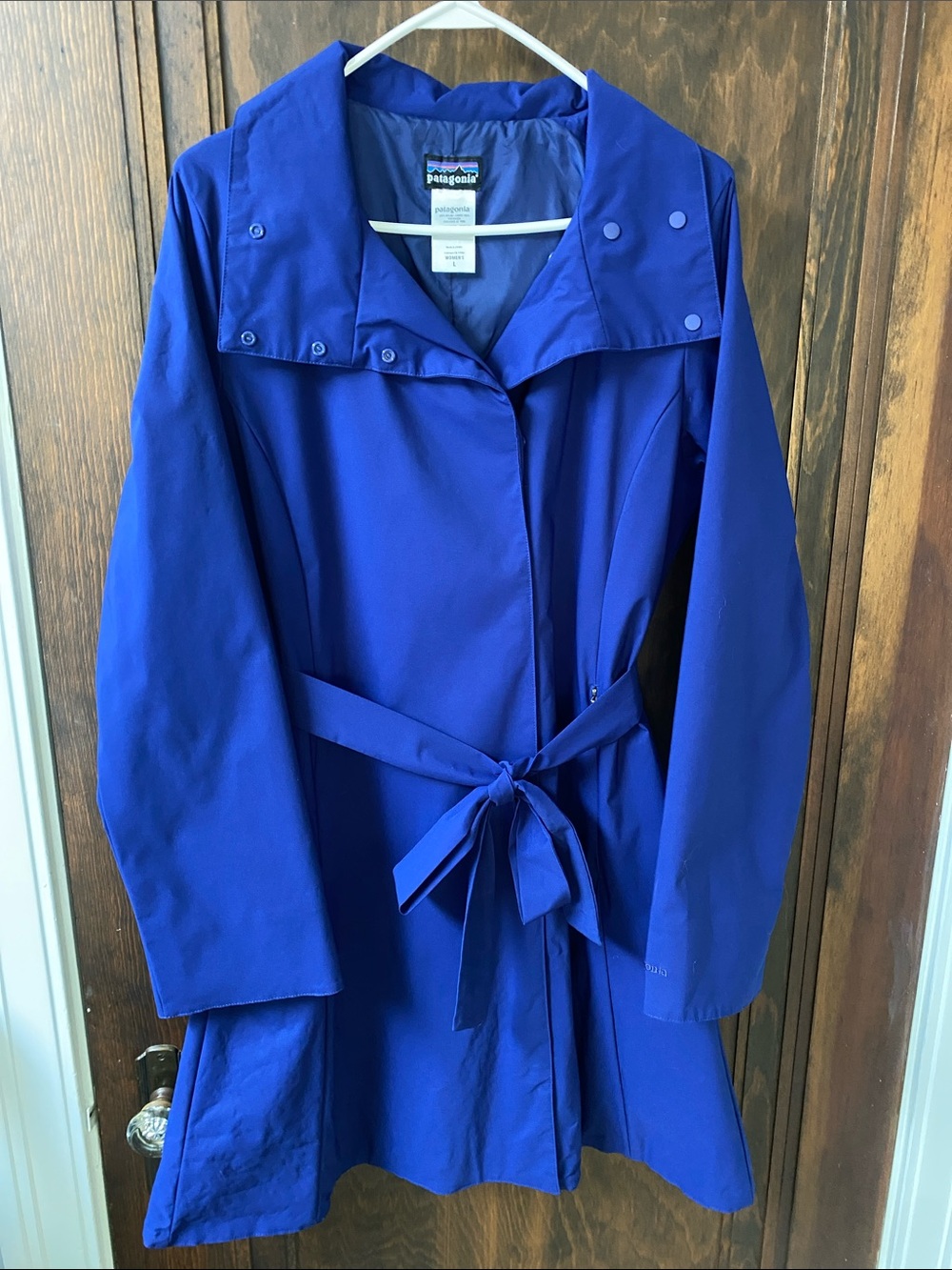 Patagonia Deep Royal Blue Women's Belted Rain Jacket - size Large.